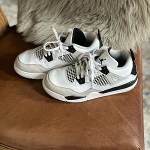 Jordan 4 Military Black (authentic)